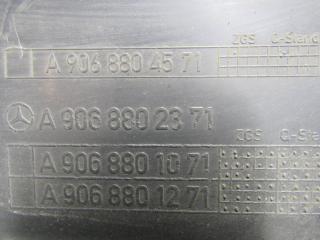 клык бампера задний левый Mercedes-Benz Sprinter 2 поколение (W906) 2011, 2.1 л., дизель, 9068802371