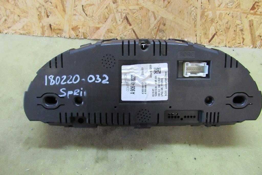 щиток приборов (приборная панель) Mercedes-Benz Sprinter 2 поколение (W906) 2011, 2.1 л., дизель, 9064468221 - фото №1