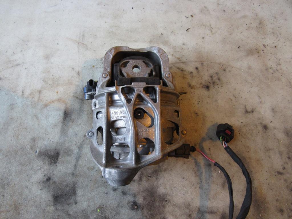 подушка крепления двигателя Audi Q7 4M 2016, 4.0 л., CZAC, дизель, внедорожник 5 дв., 4M0199255AJ - фото №1