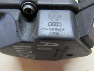 заслонка дроссельная Volkswagen Caddy 3 поколение 2004, 1.9 л., дизель, микроавтобус, 03G128063A