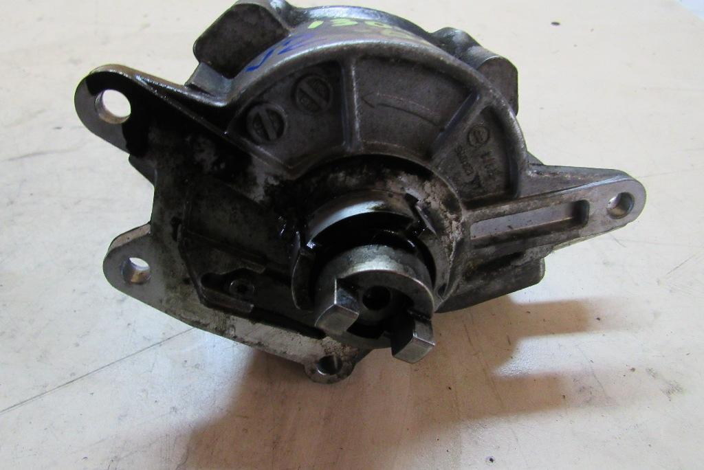 насос вакуумный Mercedes-Benz E-Класс W212/S212/C207/A207 2011, 3.0 л., дизель, седан, A6422300165 - фото №1