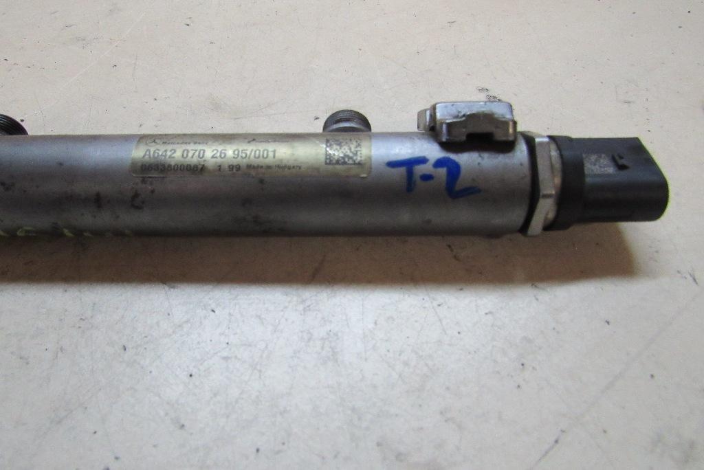 топливная рампа Mercedes-Benz S-Класс W221 2005, 3.0 л., OM 642.930, дизель, седан, A6420702695 - фото №1