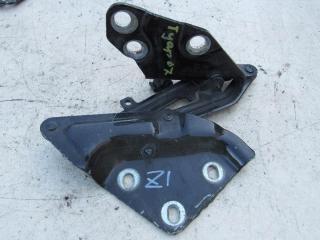 петля капота правая Volkswagen Touareg 1 поколение 2006, 3.0 л., дизель, внедорожник 5 дв., 7L6823302B