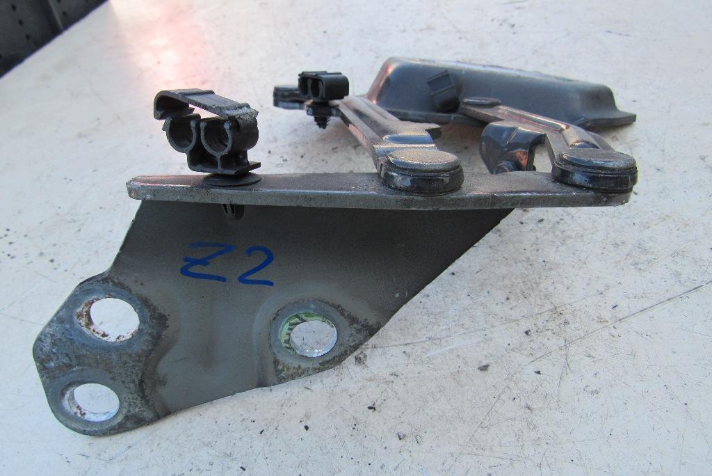 петля капота правая Volkswagen Touareg 1 поколение 2006, 3.0 л., дизель, внедорожник 5 дв., 7L6823302A - фото №1