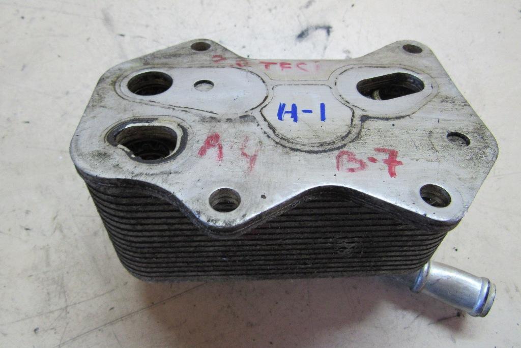 теплообменник масляного фильтра Audi A4 B7 2006, 2.0 л., бензин, седан, 06D117021C - фото №1