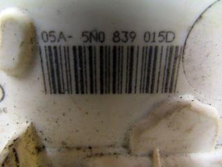 замок двери задней левой Volkswagen Tiguan 1 поколение 2010, 1.4 л., CAXA, бензин, внедорожник 5 дв., 5N0839015D