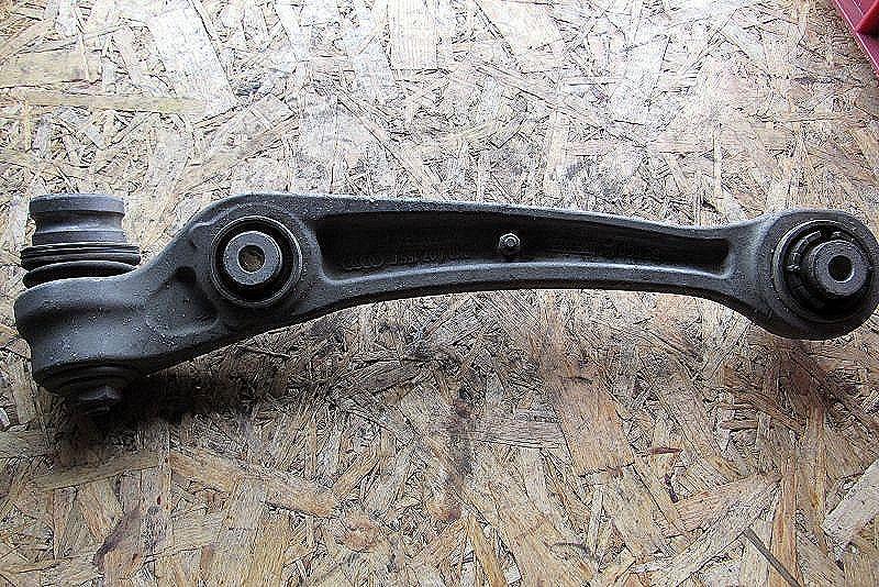 рычаг передний левый Audi A7 4G 2011, 2.8 л., CHVA, бензин, хетчбэк 5 дв., 8K0407155C - фото №1