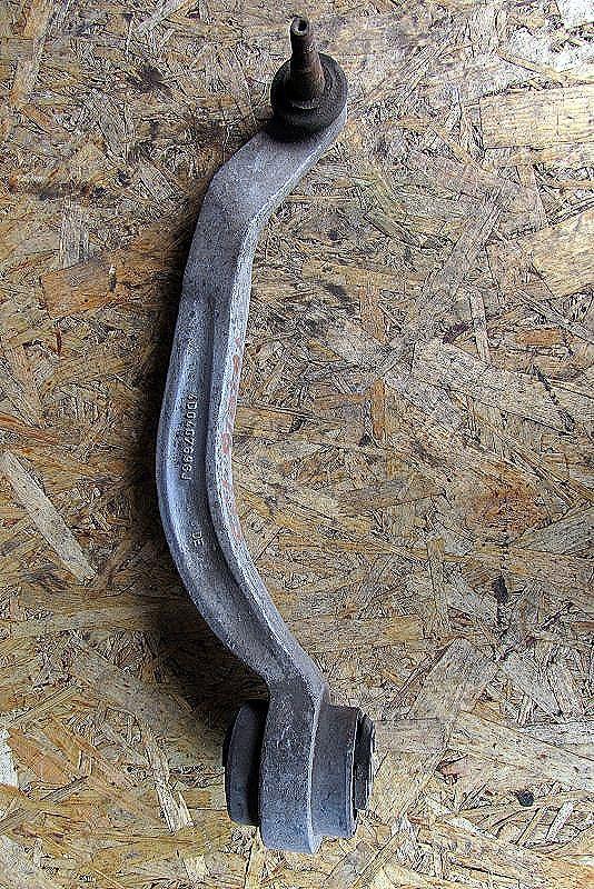 рычаг передний правый Audi A4 B6 2001, 1.8 л., бензин, седан, 4D0407696J - фото №1