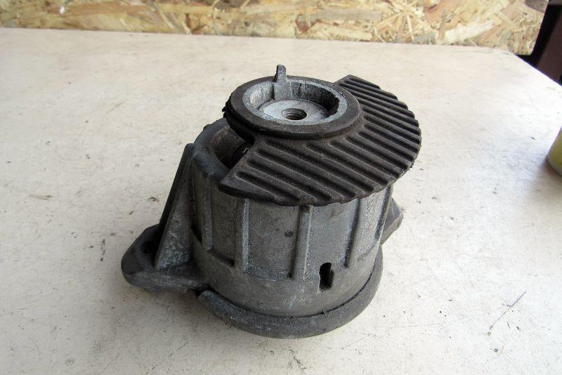 подушка крепления двигателя Mercedes-Benz C-Класс W204/S204 2008, 1.6 л., M 274.910, бензин, седан - фото №1