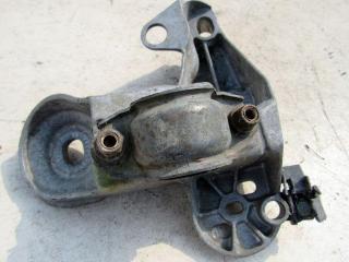 кронштейн двигателя Audi A4 B7 2006, 1.8 л., BFB, бензин, седан, 4B0199352B