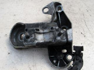 кронштейн двигателя Audi A4 B7 2006, 1.8 л., BFB, бензин, седан, 4B0199352