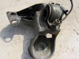 кронштейн двигателя Audi A4 B7 2006, 1.8 л., BFB, бензин, седан, 4B0199352A