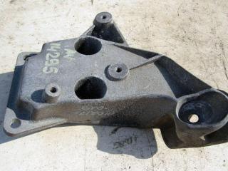 кронштейн двигателя BMW 5 серия E60/E61 2006, 2.0 л., N46 B20 B, бензин, седан, 6774181