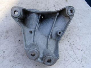 кронштейн (крепление) Audi A4 B7 2004, 3.0 л., BKN, дизель, седан, 8E0399113L