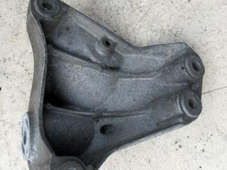 кронштейн (крепление) Audi A4 B7 2004, 3.0 л., BKN, дизель, седан, 8E0399113L