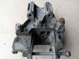 подушка крепления двигателя Volkswagen Multivan T5 2003, 2.5 л., дизель, минивэн, 070199343B