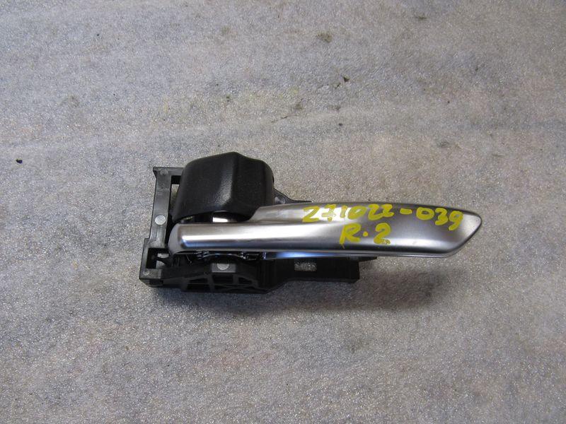 ручка внутренняя передняя левая Toyota RAV4 5 поколение (XA50) 2019, 69274-33060 - фото №1