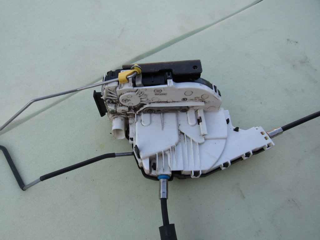 замок двери передней левой Maserati Levante 1 поколение 2016, 3.0 л., дизель, АКПП, внедорожник 5 дв., 670101183 - фото №1