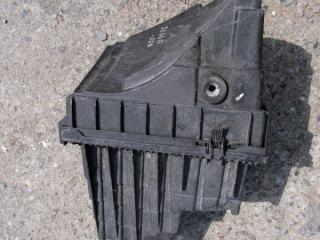 корпус воздушного фильтра Audi A6 4F/C6 2006, 4F0133835J