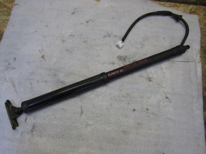 амортизатор крышки багажника (3-5 двери) Toyota RAV4 5 поколение (XA50) 2020, 2.5 л., гибрид, 63910-42080 - фото №1