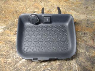 разъем AUX / USB Toyota RAV4 5 поколение (XA50) 2020, 2.5 л., гибрид, 86190-42030