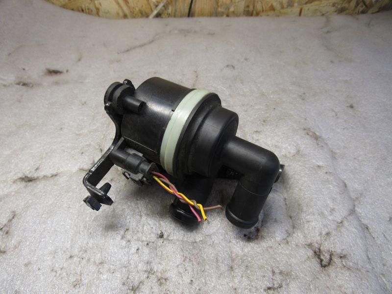 насос антифриза дополнительный Volkswagen Tiguan 1 поколение 2010, 2.0 л., дизель, 5N0965561A - фото №1