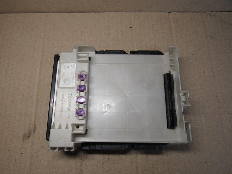 блок предохранителей Toyota RAV4 5 поколение (XA50) 2020, 2.5 л., гибрид, 82730-42890 - фото №1