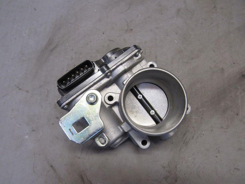 заслонка дроссельная Mazda CX-5 1 поколение 2014, 2.0 л., бензин, PE0113640B - фото №1