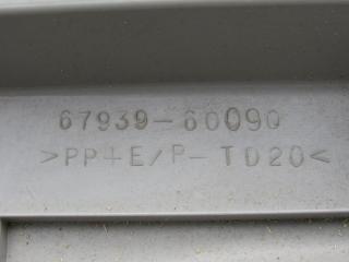 обшивка крышки багажника Toyota Land Cruiser 11 поколение J200 2011, 67939-60090
