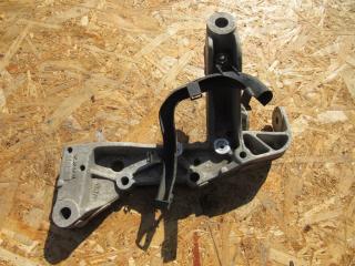 кронштейн (крепление) Volkswagen Touran 1 поколение [рестайлинг] 2006, 1K0199295E