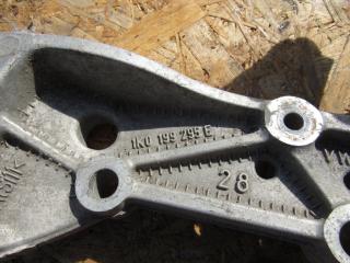 кронштейн (крепление) Volkswagen Touran 1 поколение [рестайлинг] 2006, 1K0199295E