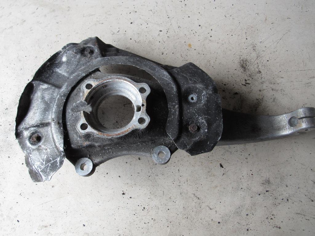 ступица передняя левая BMW 5 серия F07/F10/F11 2011 - фото №1