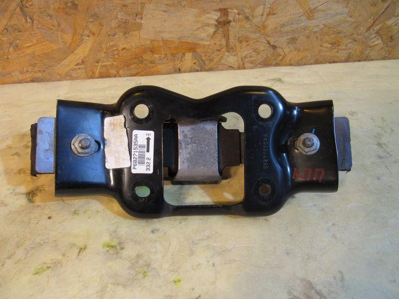 подушка крепления КПП Jeep Wrangler 4 поколение 2023, 2.0 л., бензин, АКПП, P68271535AA - фото №1