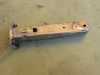 кронштейн усилителя переднего бампера верхний Audi A8 D4/4H 2011, 3.0 л., дизель, 4H0806064E