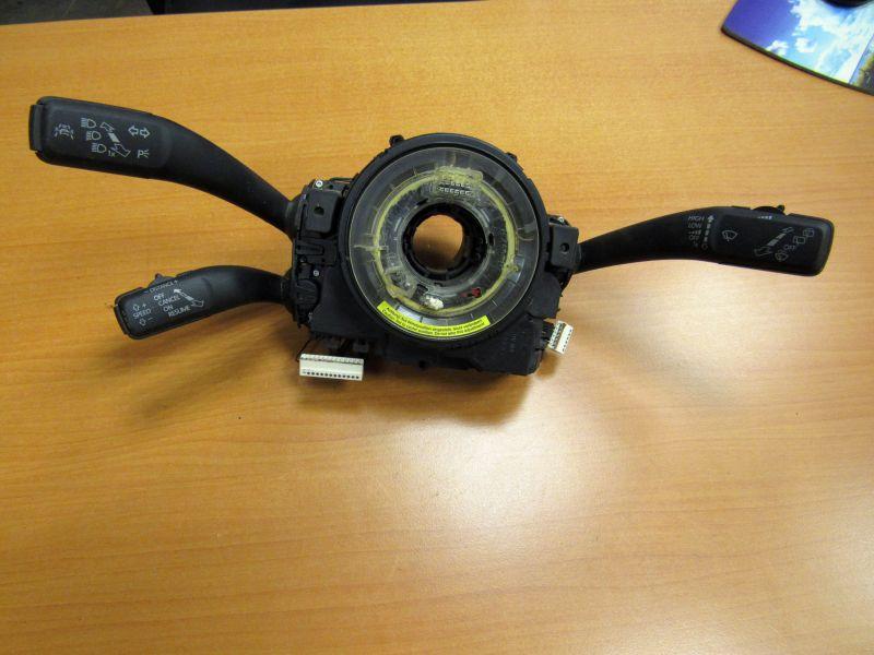 переключатель подрулевой (стрекоза) Volkswagen Touareg 2 поколение 2010 - фото №1