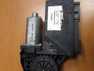моторчик стеклоподъемника передний левый Volkswagen Touareg 1 поколение 2006, 3D1959793