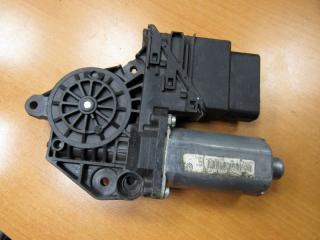 моторчик стеклоподъемника задний правый Volkswagen Golf 6 поколение 2008, 0130821431