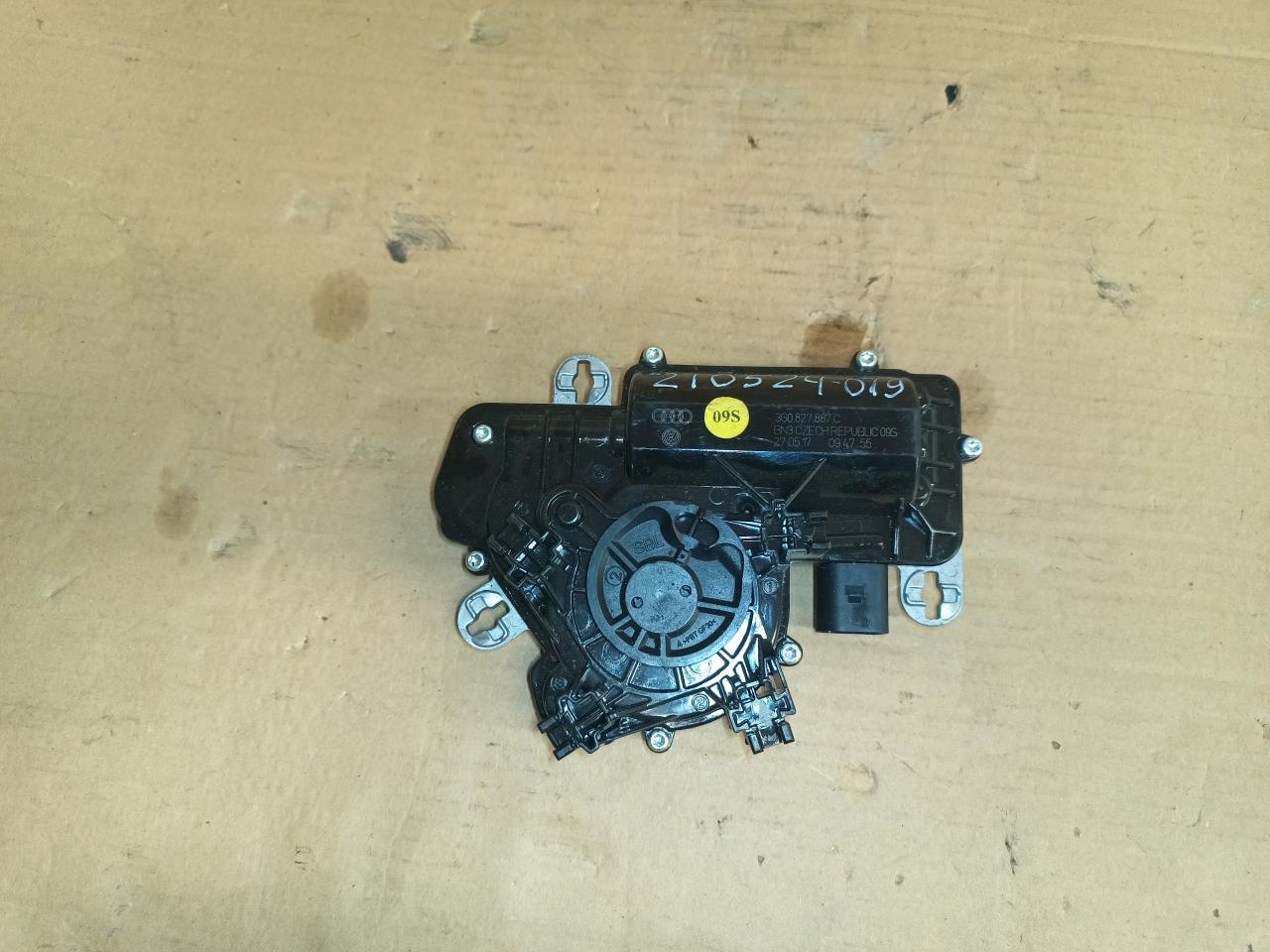 сервопривод доводчика двери Volkswagen Tiguan 2 поколение 2018, 3G0827887C - фото №1