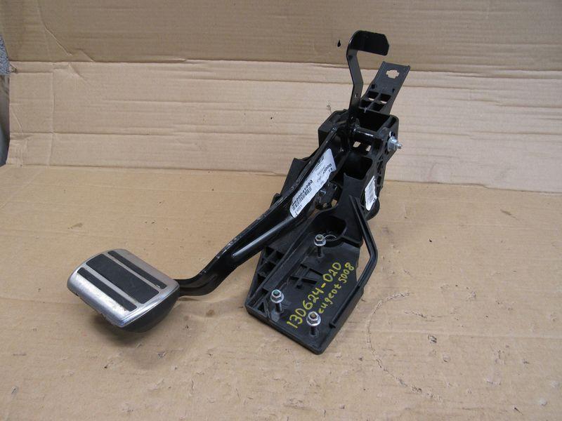 педаль тормоза Peugeot 5008 2 поколение 2020, 2.0 л., дизель, 9820641980 - фото №1