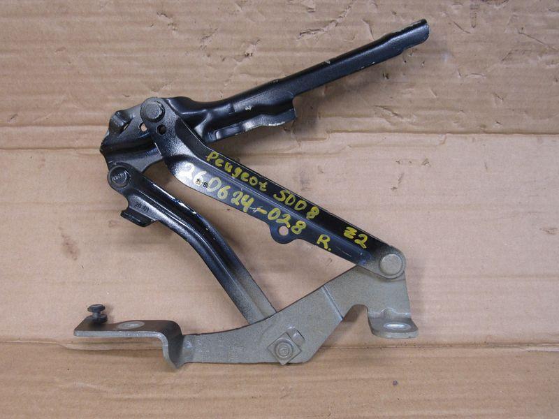 петля капота правая Peugeot 5008 2 поколение 2020, 2.0 л., дизель, 9814188880 - фото №1