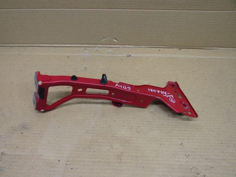 крепление ( кронштейн ) крыла Audi A4 B9 2018, 8W0821135C - фото №1