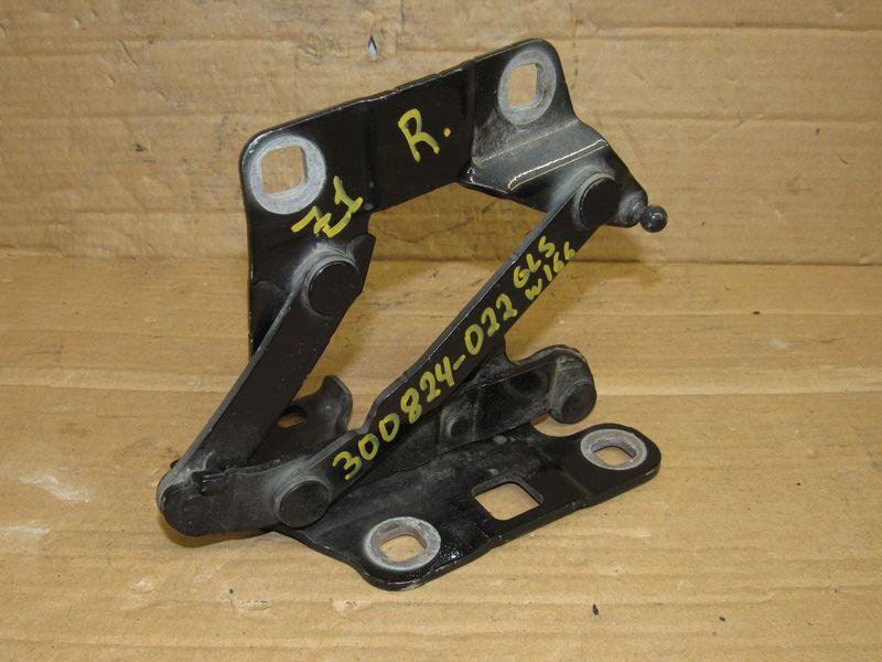 петля капота правая Mercedes-Benz GLS-Класс X166 2015, A1668800128 - фото №1