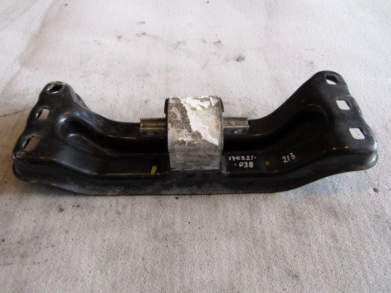 кронштейн КПП Mercedes-Benz E-Класс W213/S213/C238/A238 2018, 2.0 л., дизель, АКПП, 2052405300 - фото №1