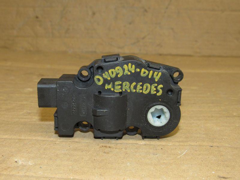 моторчик заслонки печки Mercedes-Benz GLS-Класс X166 2015 - фото №1