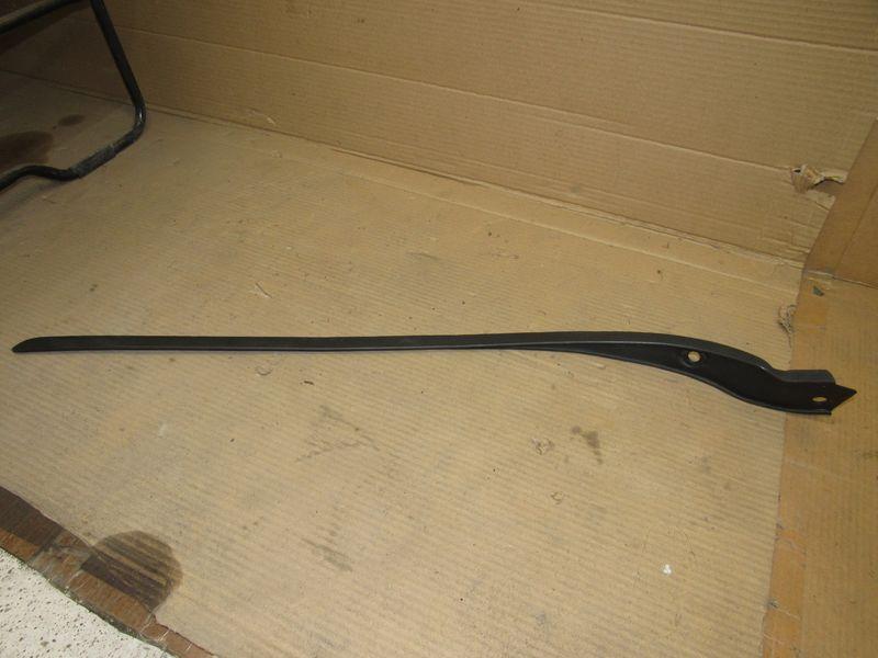 молдинг лобового стекла Maserati Levante 1 поколение 2017, 3.0 л., бензин, 670040328 - фото №1