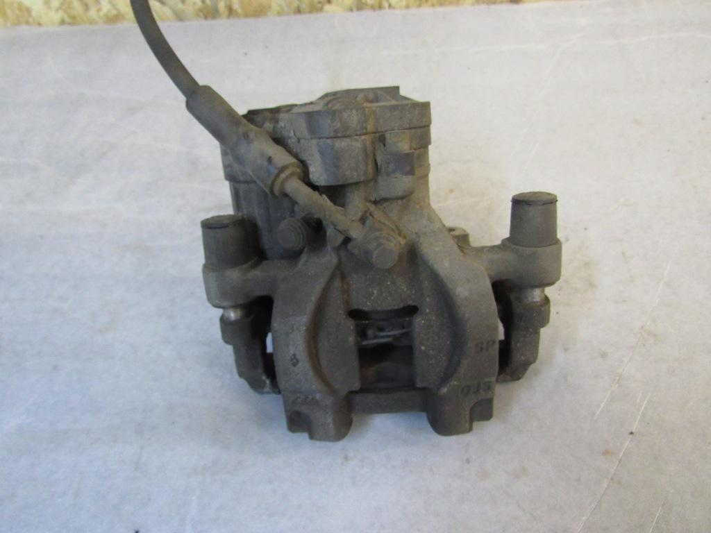 суппорт задний правый Volkswagen Passat B8 2016, 2.0 л., дизель, универсал, 3Q0615406M - фото №1