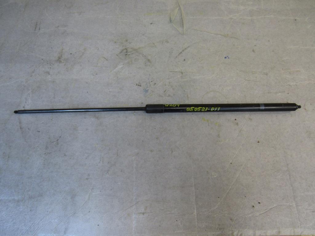 амортизатор капота Mercedes-Benz C-Класс W204/S204 2010, 2049800064 - фото №1