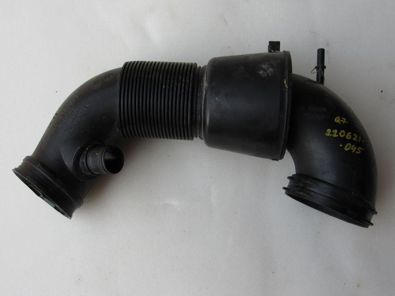 патрубок (трубопровод, шланг) Audi Q7 4M 2016, 057129615E - фото №1