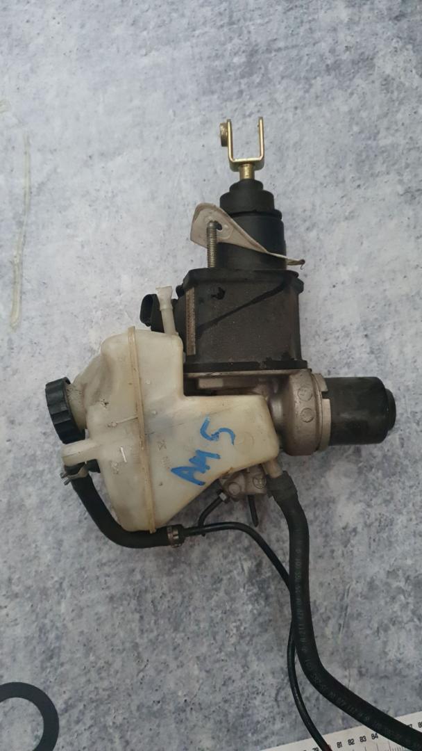 цилиндр тормозной главный Mercedes-Benz E-Класс W211/S211 W211 2004, 2.7 л., CDi, OM 647.961, дизель, АКПП, серебро, седан, задний привод, правый руль - фото №1