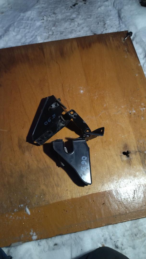 замок капота BMW 3 серия E90/E91/E92/E93 2005, 2.5 л., i, бензин, АКПП, седан, задний привод - фото №1